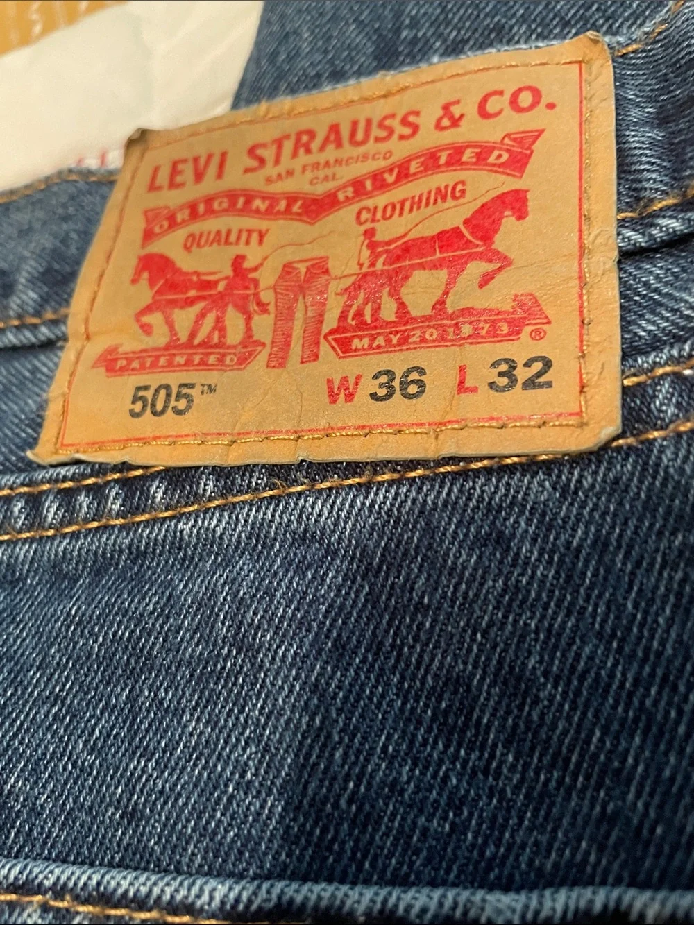 Levi’s 505 Men’s 5 pocket denim jeans in size 36 x 32 in perfect condition